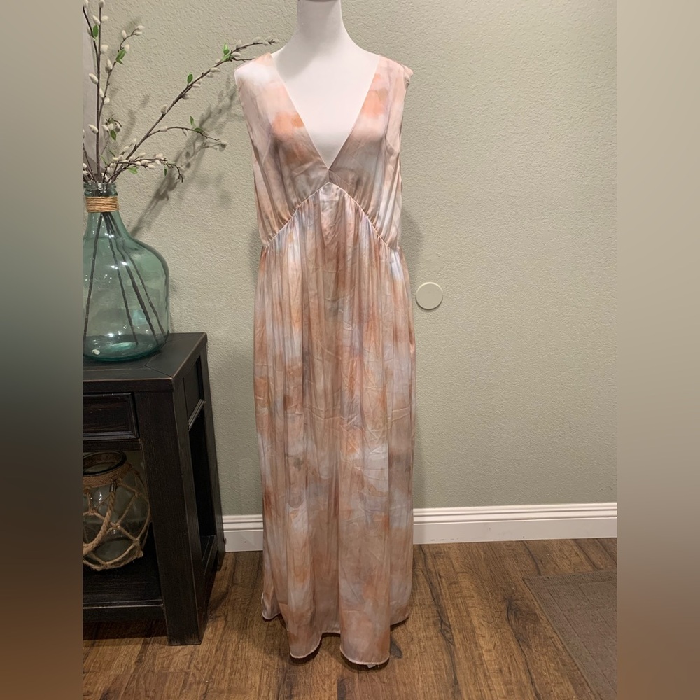 H&M Elegant Sleeveless Maxi Dress in Soft Hues‎